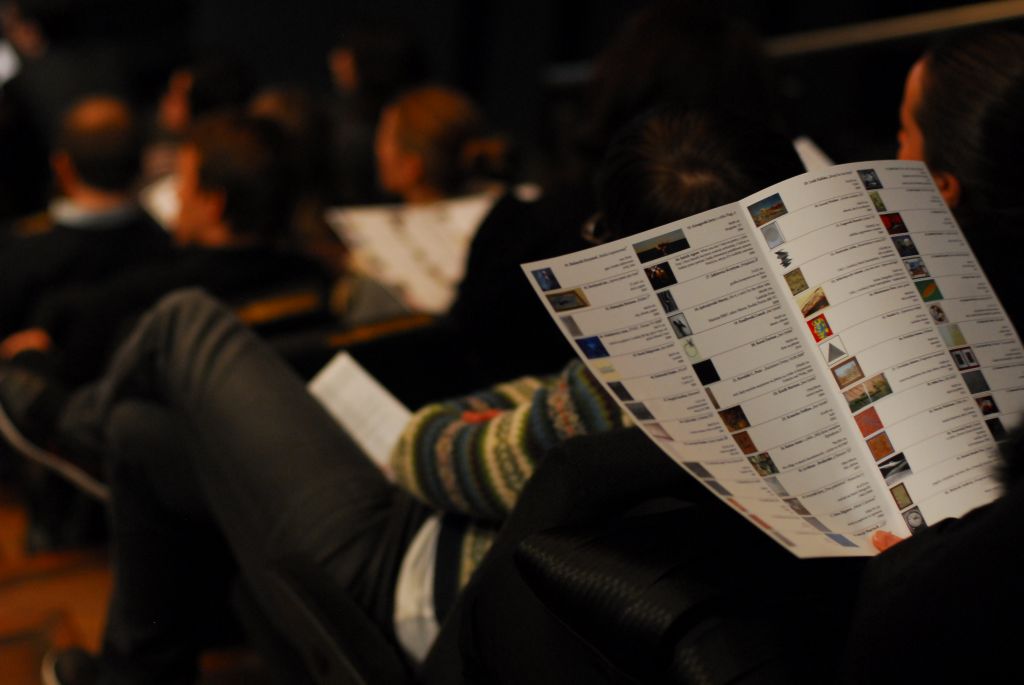 Artyści i publiczność podczas programu w Sokołowsku